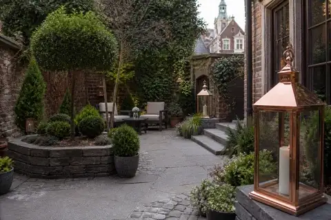 Planted hotel courtyard in Gdańsk